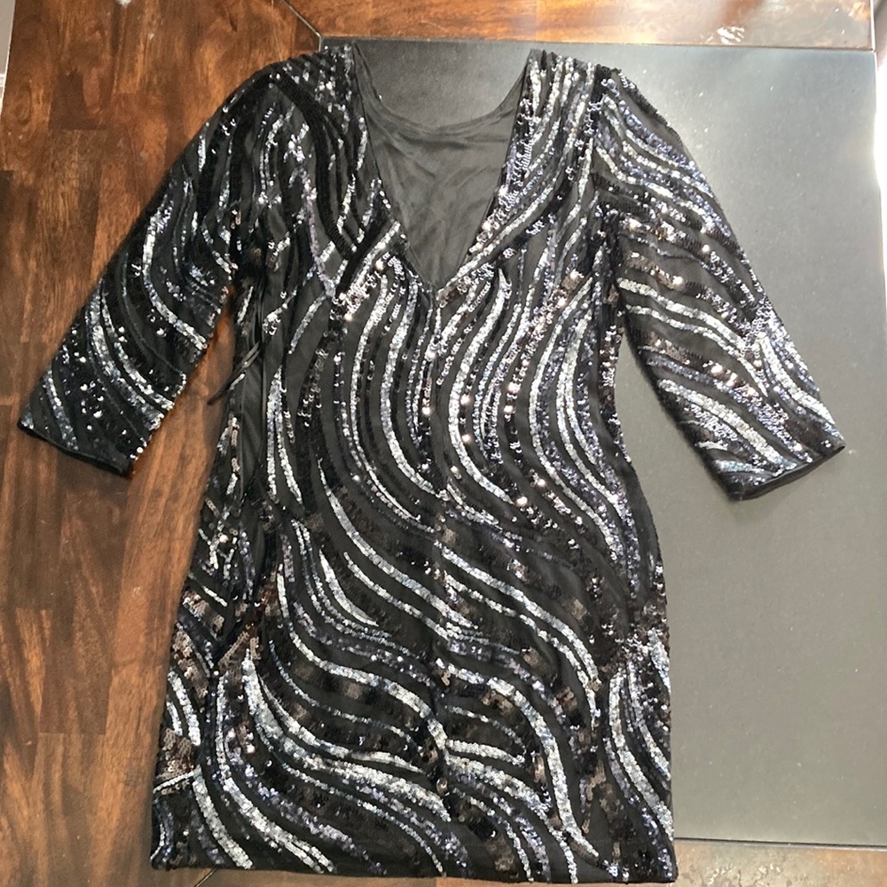 Express Women VNeck Dress SZ6 Black Long Sleeve, Zipper Right Side Polyester
